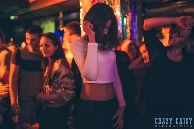 Crazy Daisy Bar Moscow - Танцы на барной стойке - YouTube