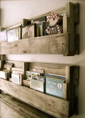 книжные полки из поддонов | Rustic wood shelving, Bookshelves diy, Mommo  design