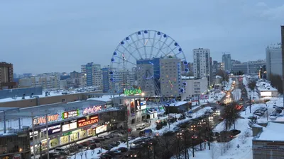 Посетителей челябинского парка Гагарина экстренно сняли с колеса обозрения  24 июня - фото, видео