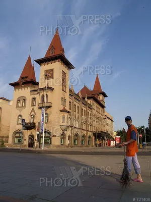 Саратовская Государственная Консерватория ЛЖ Собинова. Саратов, Россия  Фотография, картинки, изображения и сток-фотография без роялти. Image  48333978