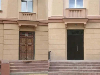 Уличная деревянная дверь для дачи: виды, преимущества и монтаж