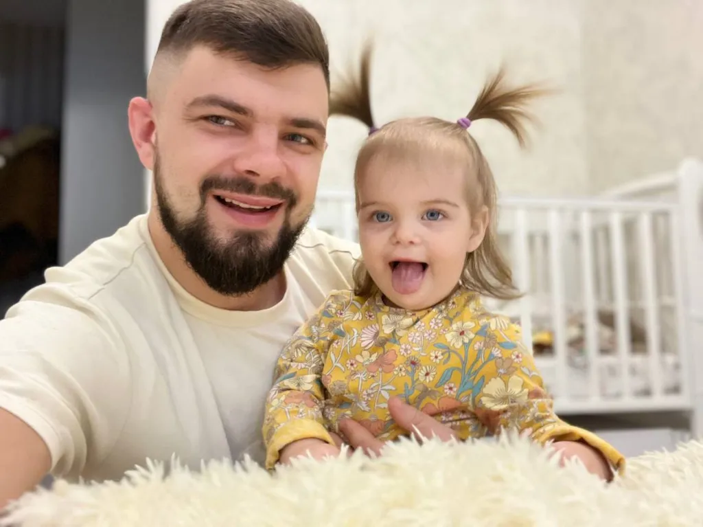Я привез малых здоровых и живых\": как шесть детей выжили в Мариуполе, застряли в ДНР и оказались в Европе - BBC News Русская служба Я привез малых здоровых и живых\": как шесть детей выжили в Мариуполе, застряли в ДНР и оказались в Европе - BBC News Русская служба