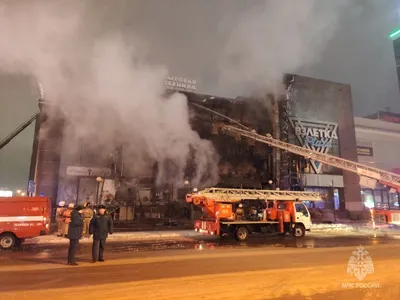 В Красноярске из-за пожара в ТЦ \"Взлётка Plaza\" 7 автобусов изменили схемы  движения. Красноярский рабочий