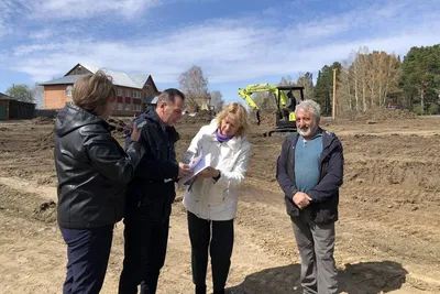 В Кривошеино семье мобилизованного помогли скосить траву на приусадебном  участке | Единая Россия | Томская область | Дзен