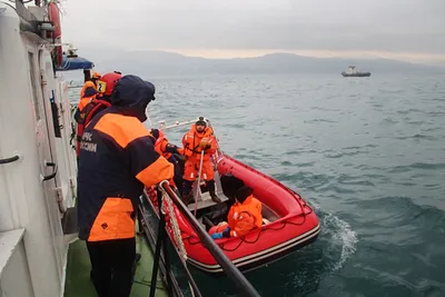 Спасатели обследовали 100 кв. км Черного моря в районе крушения Ту-154 ::  Новости :: ТВ Центр