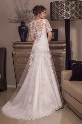 Изящные кружевные свадебные платья на фото