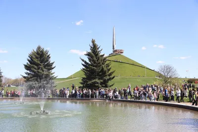 Обновленный «Курган Славы» в лучах подсветки