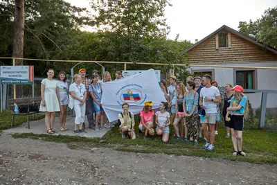 В Самаре на арках в сквере «Родничок Надежды» появились изображения козла и  ракеты «Союз» - KP.RU