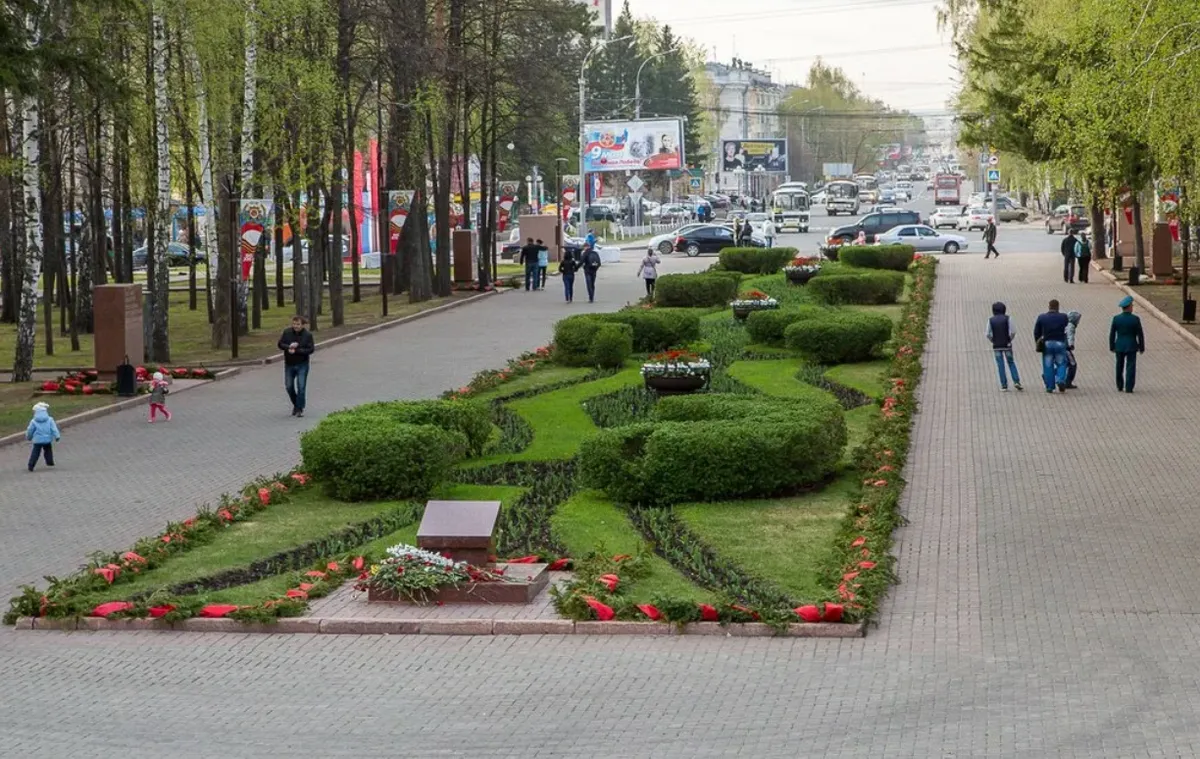 Обновленный мемориал и много елок: как выглядит Лагерный сад после ремонта - vtomske.ru Обновленный мемориал и много елок: как выглядит Лагерный сад после ремонта - vtomske.ru
