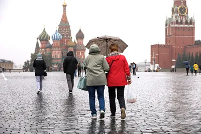 Дороги в Москве превратились в катки и реки после ледяного дождя. Видео |  РБК Life