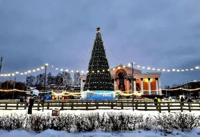 На Площади 1905 года открылся ледовый городок — Global City -  интернет-журнал