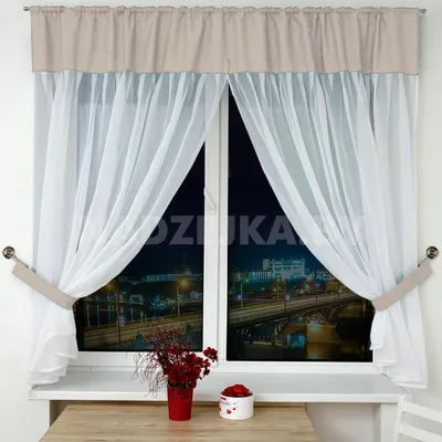 https://nizhniy-novgorod.leroymerlin.ru/product/shtory-na-shtornoy-lente-decoracion-v-stilnuyu-polosku-33010401-145x275sm-cvet-raznocvetnyy-90021212/