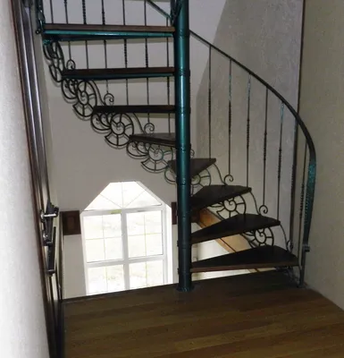 Деревянные лестницы. Лестницы на второй этаж в Калининграде.
