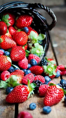 Обои еда, фрукты, лето, ягоды, клубника, малина, ежевика, корзинка, food,  fruit, summer, berries, strawberry, raspberry, blackberry,… | Food, Fruit,  Delicious fruit