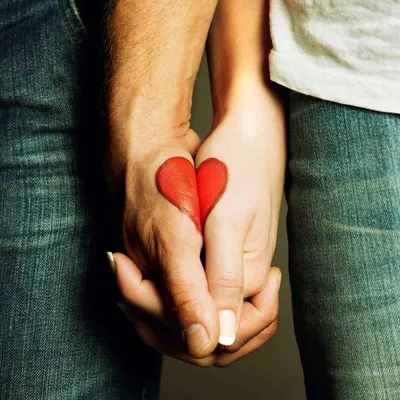 8 signs she might be forcing herself to love you | Times of India