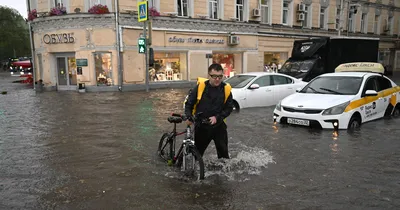 Сильный ливень с грозой накрыл Москву - РИА Новости, 18.07.2023