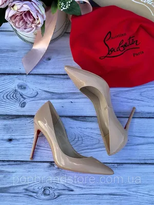 Изображение Louboutin туфлей с принтом змеи