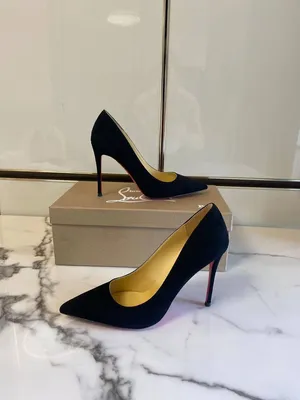 Фото Louboutin туфлей на шпильке