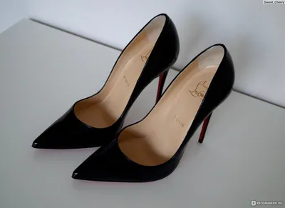 Фотография Louboutin туфлей на красной подошве