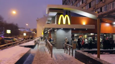 Russian-owned successor of McDonald's opens in Moscow | PBS NewsHour