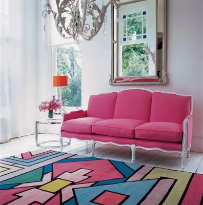 Красный диван в интерьере: оттенки, формы и удачные сочетания