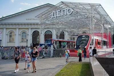 Центральный выставочный зал Манеж в Москве Редакционное Стоковое Фото -  изображение насчитывающей перемещение, городок: 156416298