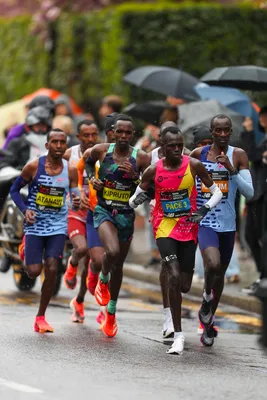 Tigst Assefa smashes the women's marathon record by more than 2 minutes :  NPR