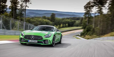 Mercedes-AMG GT: фото в солнечный день