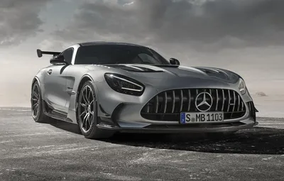 Фото Mercedes-AMG GT на фоне гор