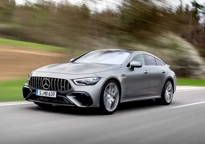 Фотография Mercedes-AMG GT в зеркальном отражении