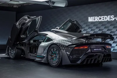 Mercedes-AMG ONE на гоночном треке