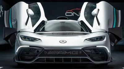 Фото Mercedes-AMG ONE на автосалоне 