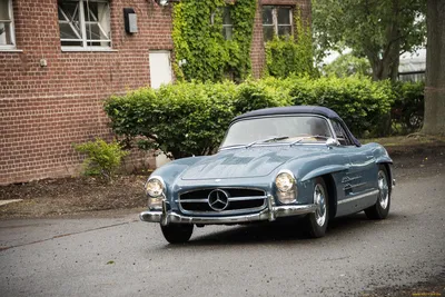 Фото синего Mercedes-Benz 190SL