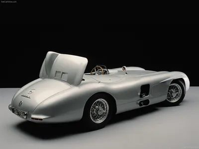 Фото Mercedes-Benz 300 SLR в ретро-стиле