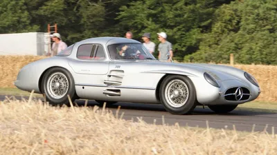 Mercedes-Benz 300 SLR на пляже