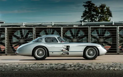 Фото Mercedes-Benz 300 SLR в движении