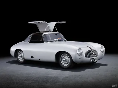 Неповторимый Mercedes-Benz 300SL