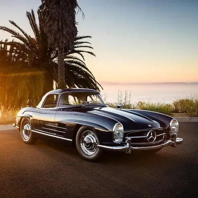 Изображение Mercedes-Benz 300SL на выставке