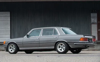 Mercedes-Benz 450SEL 6.9 в золотых тонах