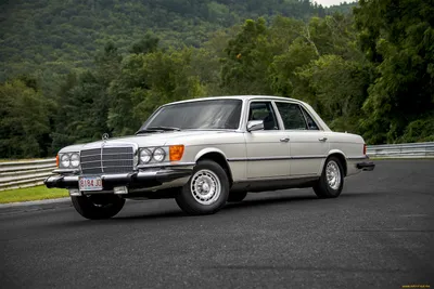 Mercedes-Benz 450SEL 6.9 на фоне заката