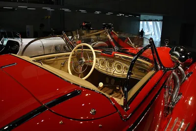 Mercedes-Benz 500K на дороге