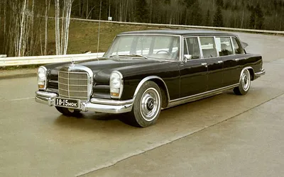 Изображение Mercedes-Benz 770 с открытыми дверями