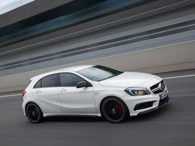 Фото Mercedes-Benz A-класса в движении