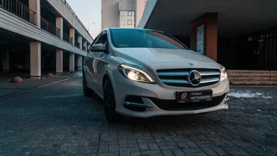 Фото Mercedes-Benz B-класса с адаптивными фарами