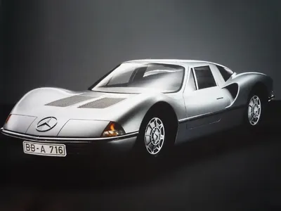 Mercedes-Benz C111 на трассе в горах