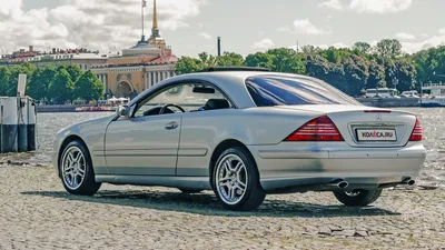 Изображение Mercedes-Benz C215: Качественный снимок для использования в дизайне интерьера