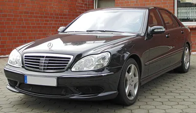 Красивые фотографии Mercedes-Benz C215 в действии