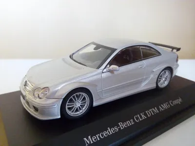 Изображение Mercedes-Benz CLK DTM AMG на фоне ночного неба