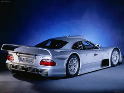 Фото Мерседес-Бенц CLK GTR с высокой скоростью на трассе