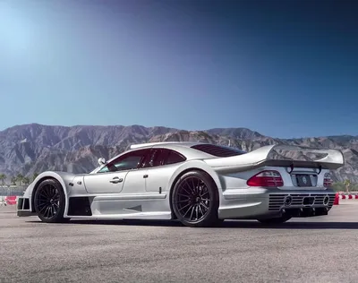 Mercedes-Benz CLK GTR: фотография на черном фоне